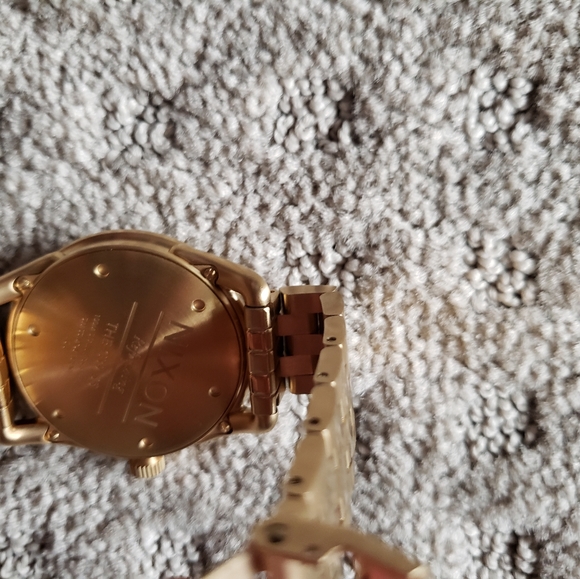 Nixon CS39 SS Gold Watch BRAND NEW - Picture 4 of 5